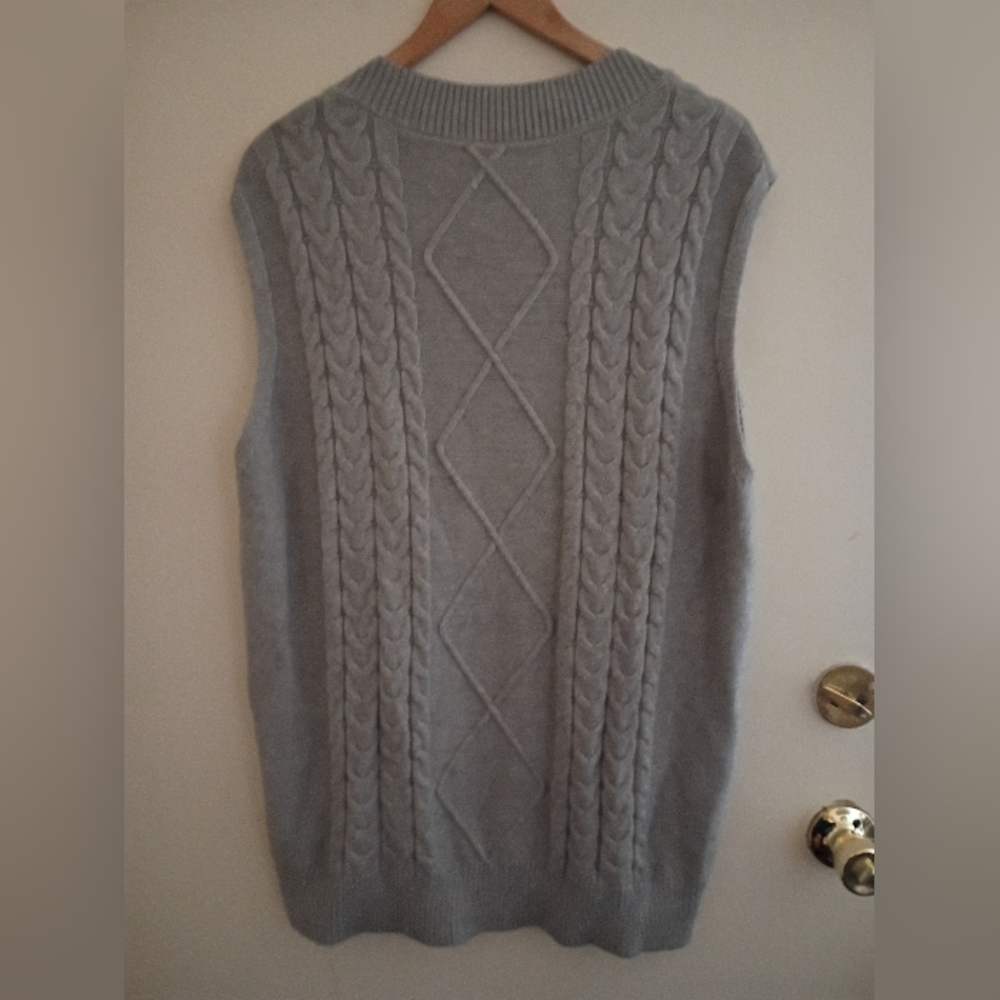 Heather Gray Cabled Sweater Vest - Picture 2 of 3